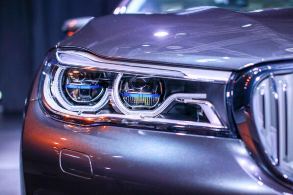 cac loai den chieu sang oto