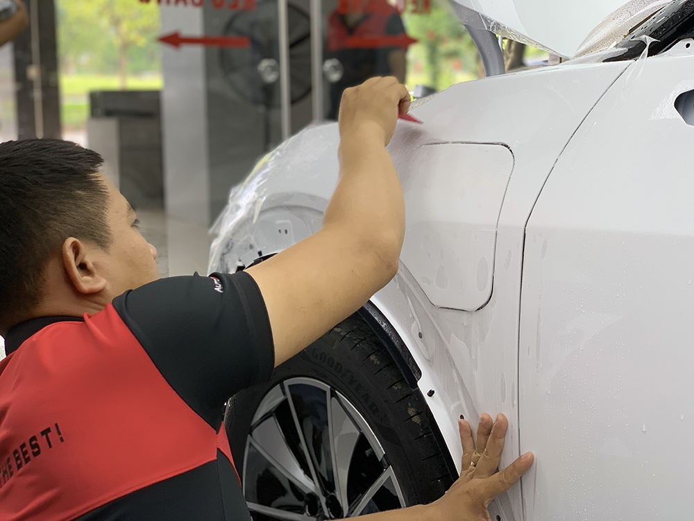 Dán Phim PPF Cho VinFast VF7 – Giải Pháp Bảo Vệ Sơn Xe Tối Ưu Với AX Film K Series dan phim ppf cho vinfast vf7 1