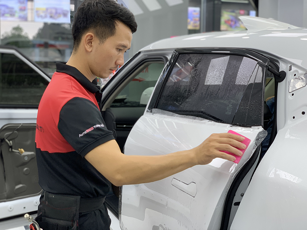 Dán Phim PPF Cho VinFast VF7 – Giải Pháp Bảo Vệ Sơn Xe Tối Ưu Với AX Film K Series dan phim ppf cho vinfast vf7 11