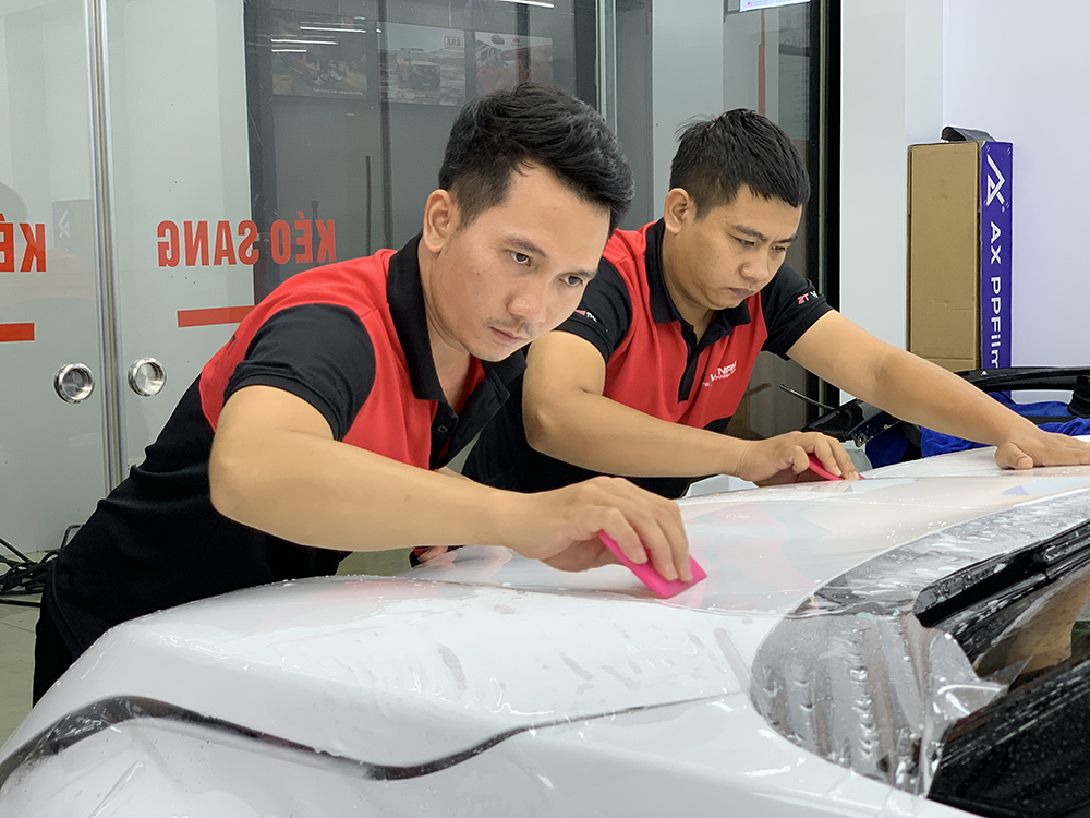 Dán Phim PPF Cho VinFast VF7 – Giải Pháp Bảo Vệ Sơn Xe Tối Ưu Với AX Film K Series dan phim ppf cho vinfast vf7 13