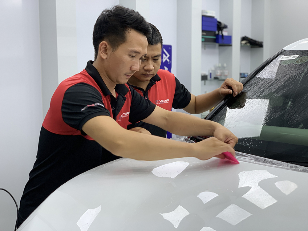 Dán Phim PPF Cho VinFast VF7 – Giải Pháp Bảo Vệ Sơn Xe Tối Ưu Với AX Film K Series dan phim ppf cho vinfast vf7 14