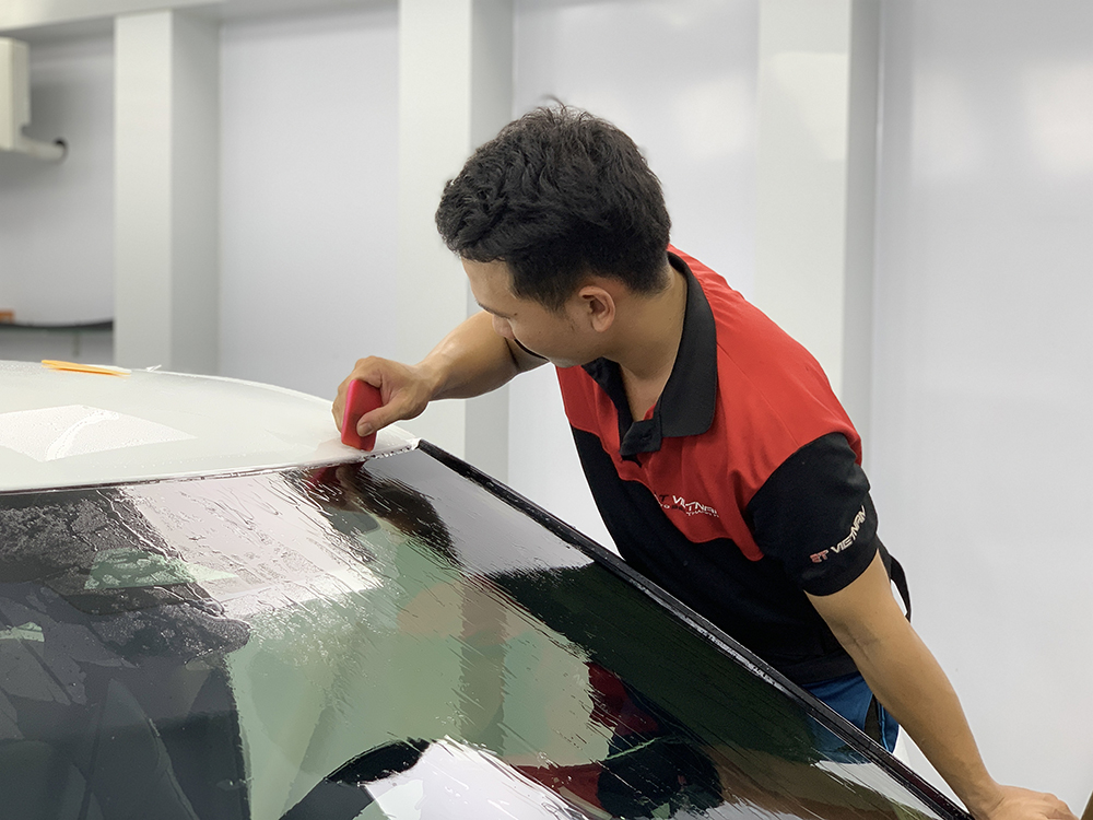 Dán Phim PPF Cho VinFast VF7 – Giải Pháp Bảo Vệ Sơn Xe Tối Ưu Với AX Film K Series dan phim ppf cho vinfast vf7 2