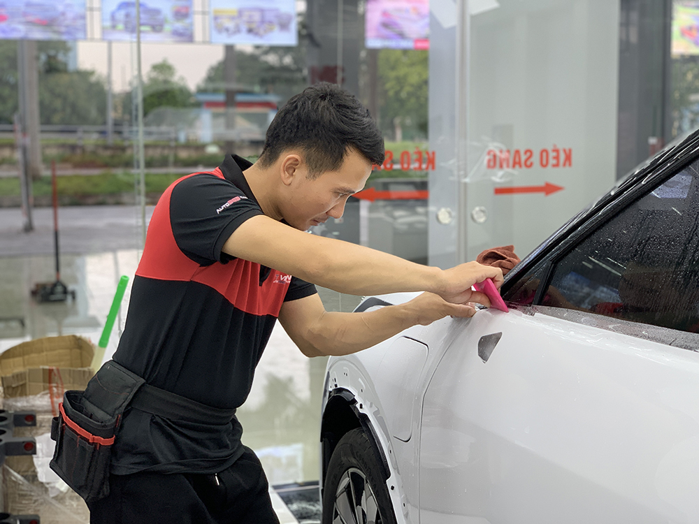 Dán Phim PPF Cho VinFast VF7 – Giải Pháp Bảo Vệ Sơn Xe Tối Ưu Với AX Film K Series dan phim ppf cho vinfast vf7 3