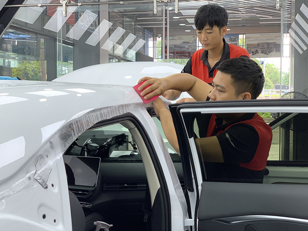 Dán Phim PPF Cho VinFast VF7 – Giải Pháp Bảo Vệ Sơn Xe Tối Ưu Với AX Film K Series dan phim ppf cho vinfast vf7 5