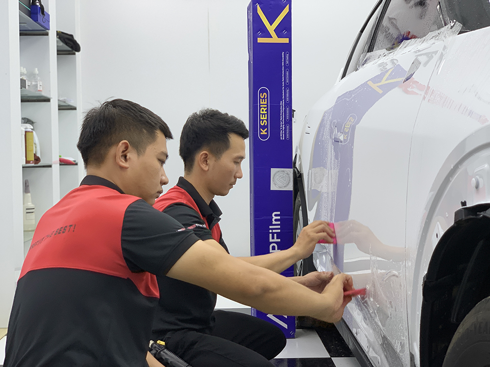 Dán Phim PPF Cho VinFast VF7 – Giải Pháp Bảo Vệ Sơn Xe Tối Ưu Với AX Film K Series dan phim ppf cho vinfast vf7 6