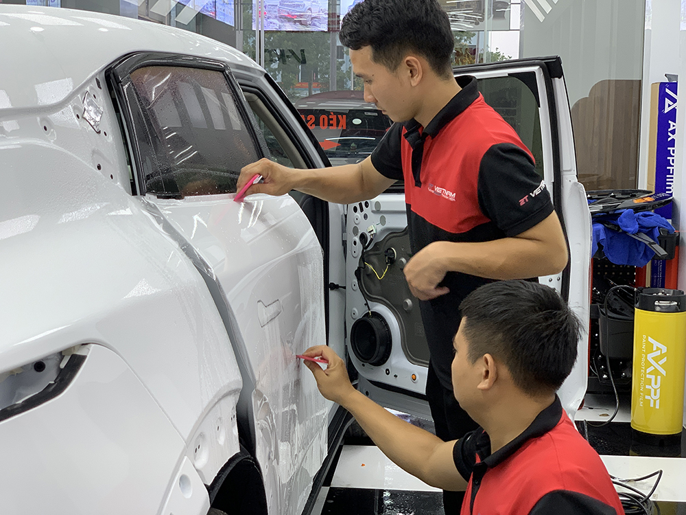 Dán Phim PPF Cho VinFast VF7 – Giải Pháp Bảo Vệ Sơn Xe Tối Ưu Với AX Film K Series dan phim ppf cho vinfast vf7 7