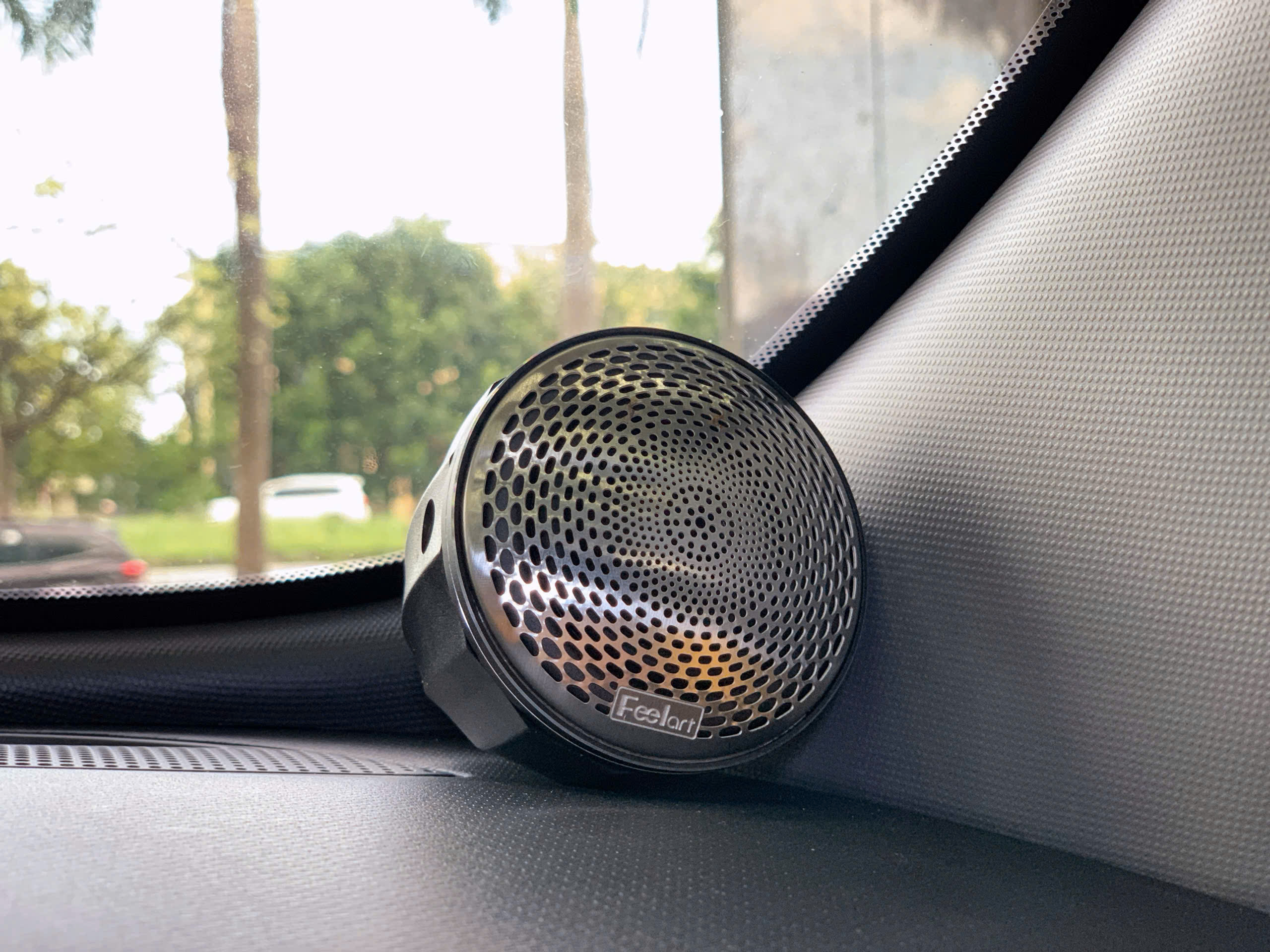 do am thanh cho vinfast limo green 10