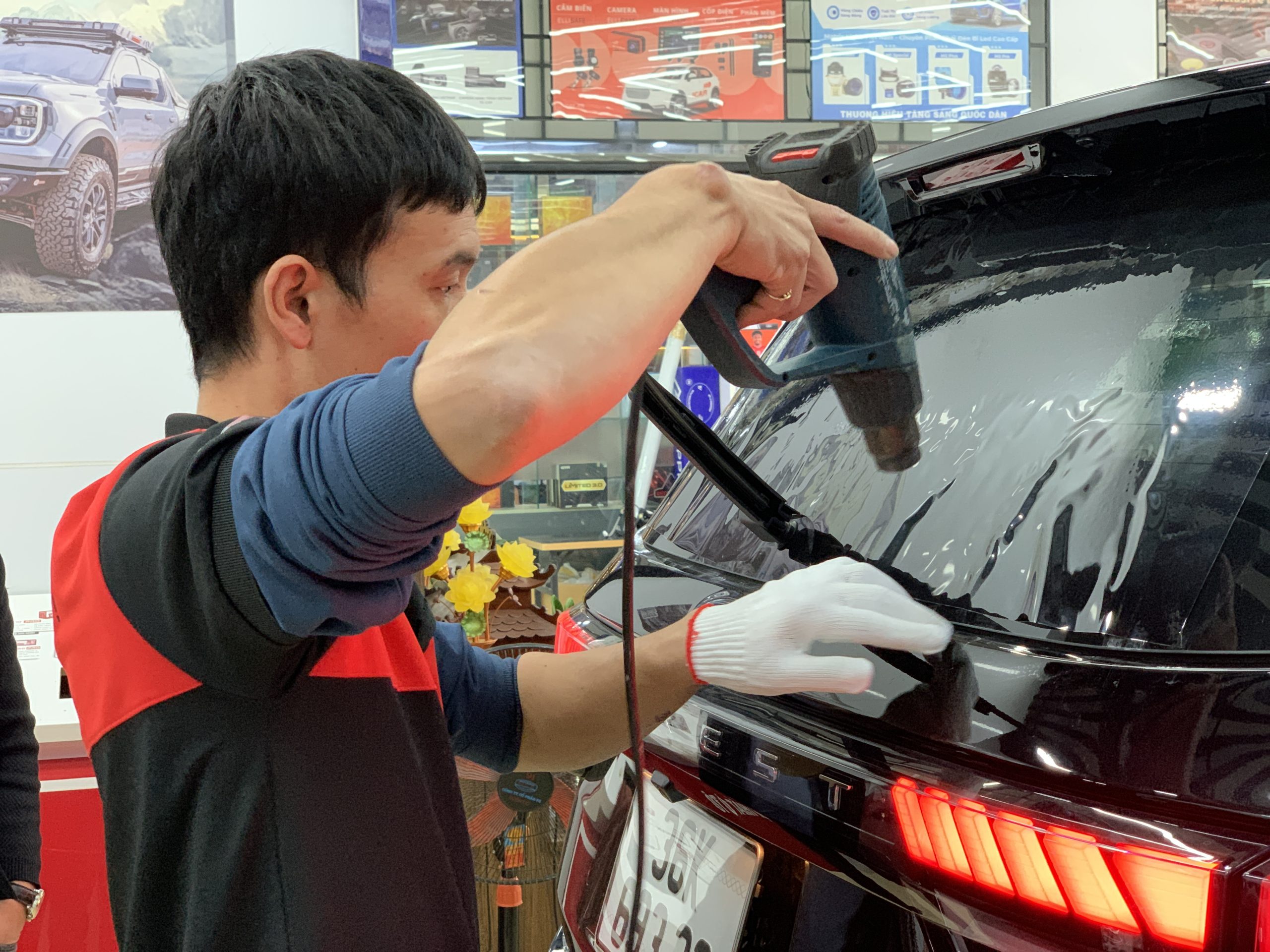 dan phim cach nhiet cho ford everest 2025 17 scaled