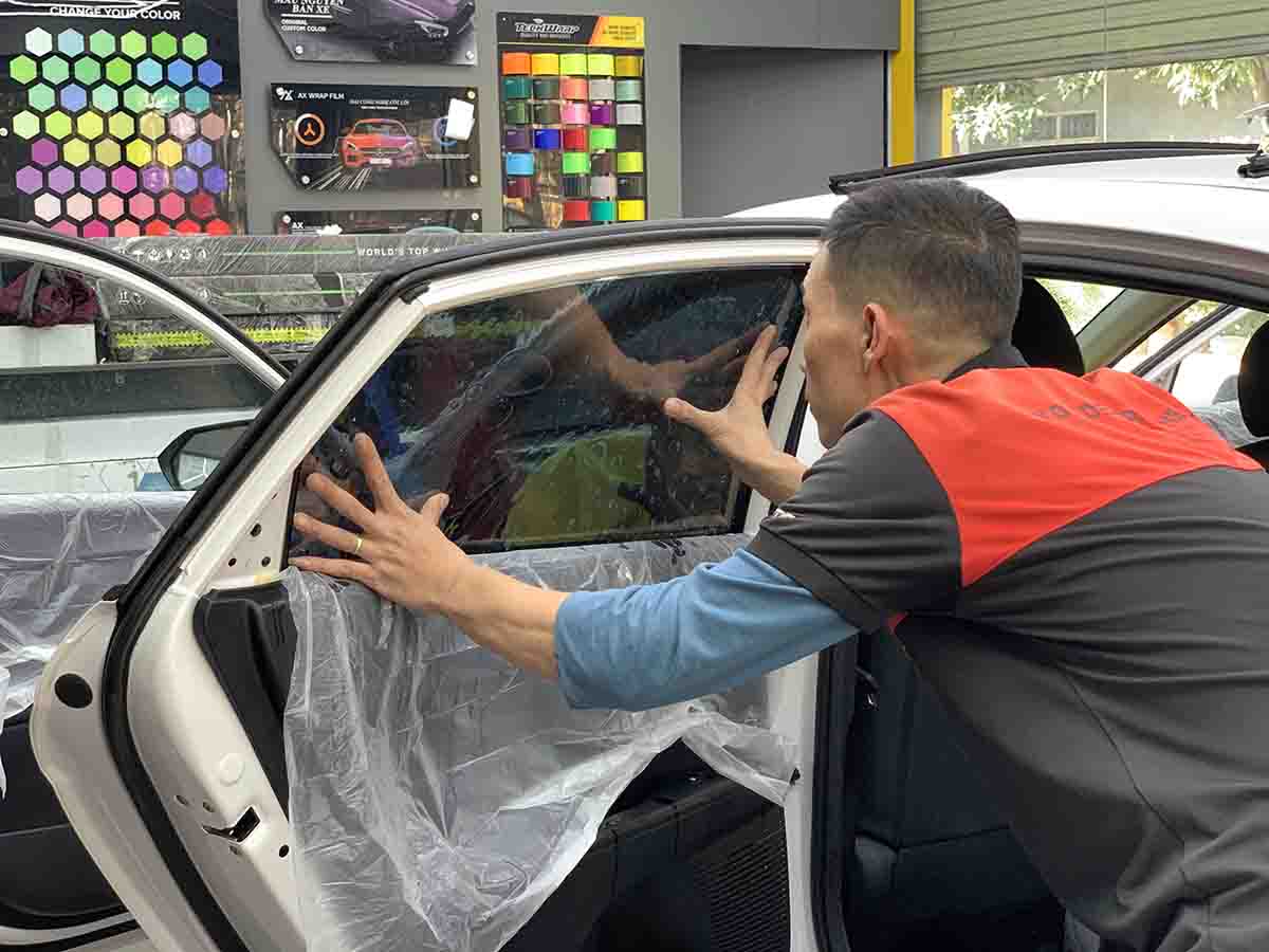 Dán Phim Cách Nhiệt Cho Hyundai Accent 2025 – Full Phim Inmax Cao Cấp, Giải Pháp Bảo Vệ Toàn Diện Cho Xe Mới dan phim cach nhiet cho hyundai accent 2025 10