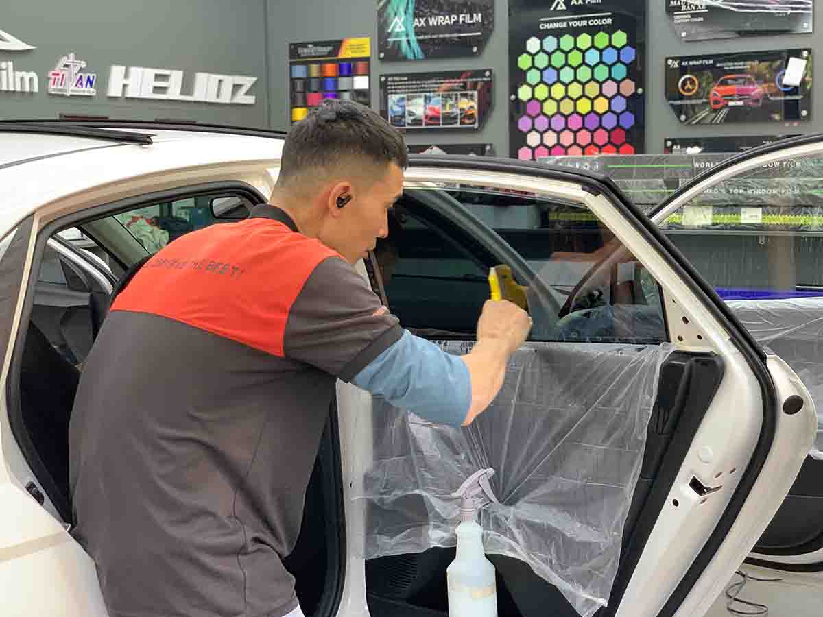 Dán Phim Cách Nhiệt Cho Hyundai Accent 2025 – Full Phim Inmax Cao Cấp, Giải Pháp Bảo Vệ Toàn Diện Cho Xe Mới dan phim cach nhiet cho hyundai accent 2025 13