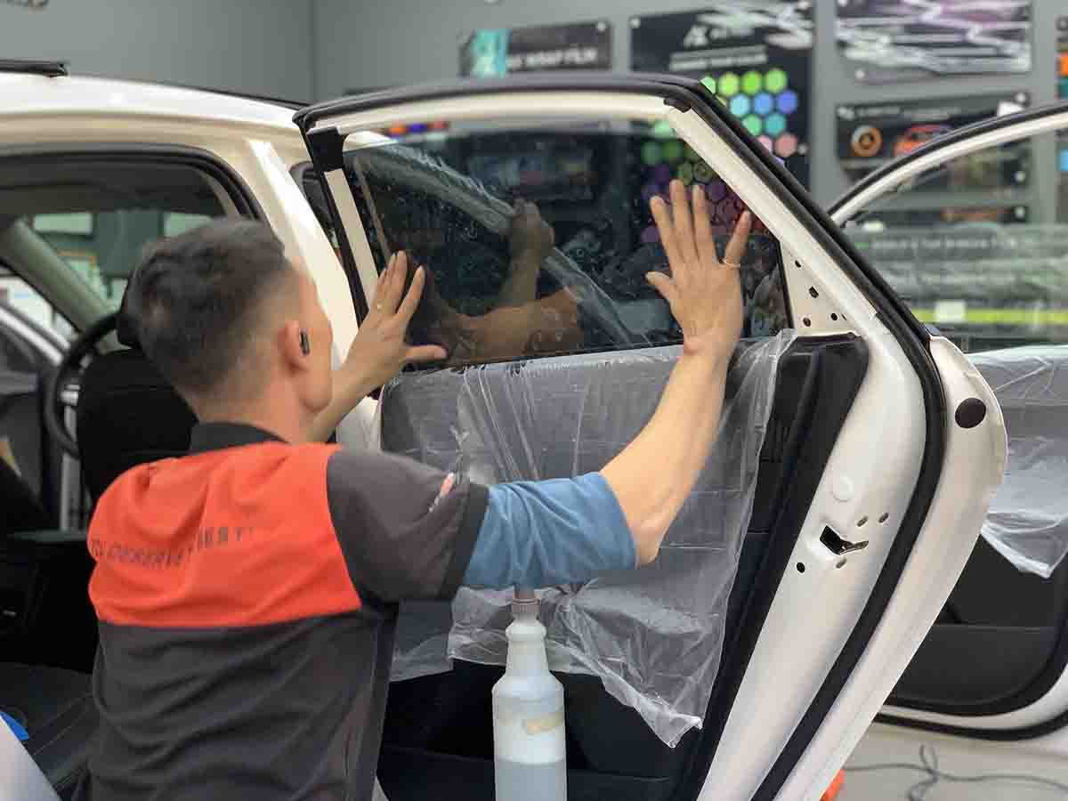 Dán Phim Cách Nhiệt Cho Hyundai Accent 2025 – Full Phim Inmax Cao Cấp, Giải Pháp Bảo Vệ Toàn Diện Cho Xe Mới dan phim cach nhiet cho hyundai accent 2025 14