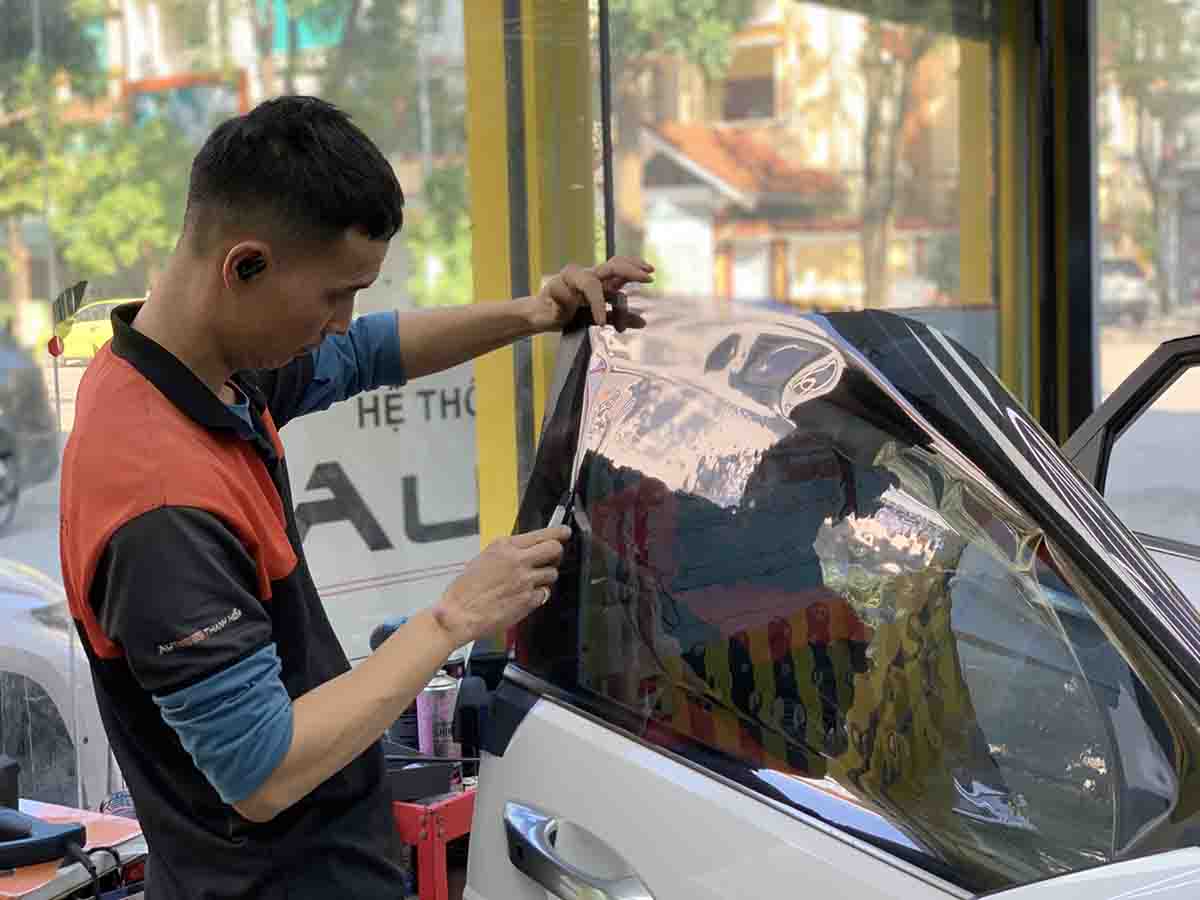 Dán Phim Cách Nhiệt Cho Hyundai Accent 2025 – Full Phim Inmax Cao Cấp, Giải Pháp Bảo Vệ Toàn Diện Cho Xe Mới dan phim cach nhiet cho hyundai accent 2025 8