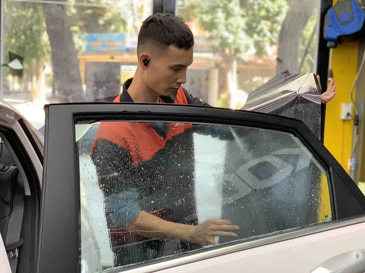 Dán Phim Cách Nhiệt Cho Hyundai Accent 2025 – Full Phim Inmax Cao Cấp, Giải Pháp Bảo Vệ Toàn Diện Cho Xe Mới dan phim cach nhiet cho hyundai accent 2025 9