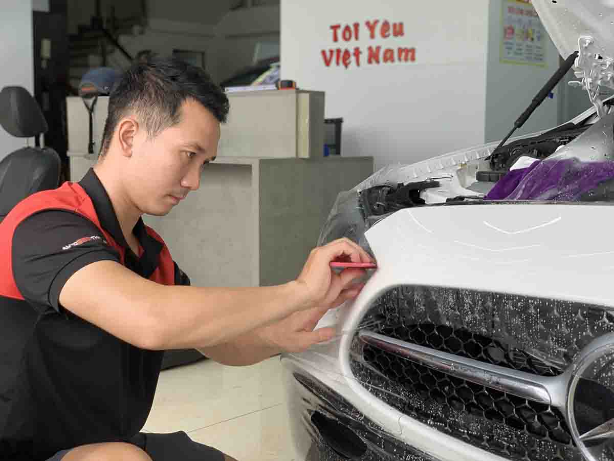 Dán PPF Cho Mercedes C300 – Bảo Vệ Tuyệt Đối, Giữ Vững Đẳng Cấp Sedan Hạng Sang dan ppf cho mercedes c300 4