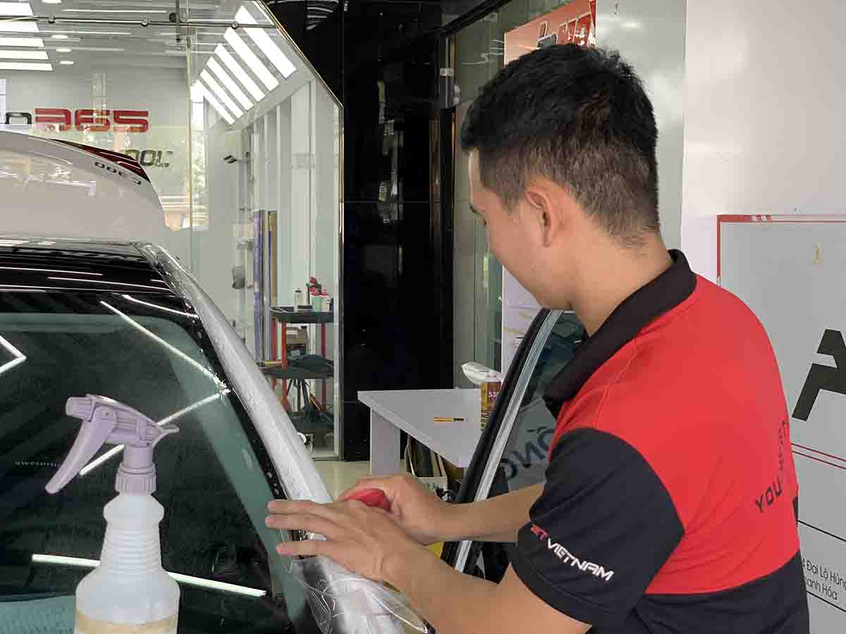 Dán PPF Cho Mercedes C300 – Bảo Vệ Tuyệt Đối, Giữ Vững Đẳng Cấp Sedan Hạng Sang dan ppf cho mercedes c300 6