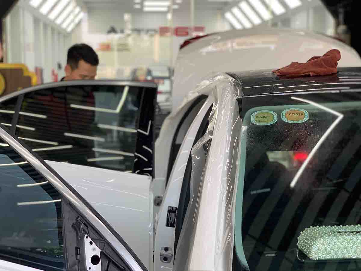 Dán PPF Cho Mercedes C300 – Bảo Vệ Tuyệt Đối, Giữ Vững Đẳng Cấp Sedan Hạng Sang dan ppf cho mercedes c300 9