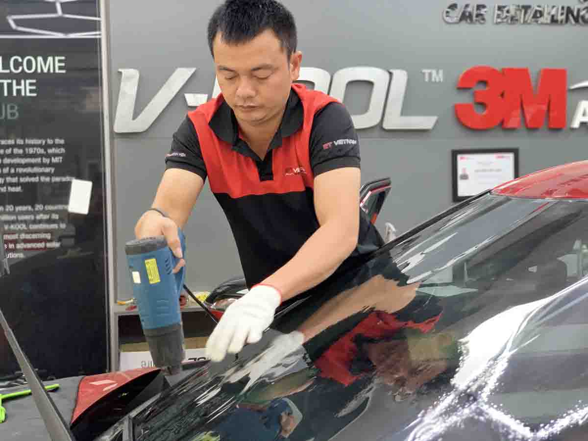 Dán Phim Cách Nhiệt V-KOOL Cho VinFast VF7 – Giải Pháp Tối Ưu Cho Sự Sang Trọng & Hiệu Suất dan phim cach nhiet v kool cho vinfast vf7 3