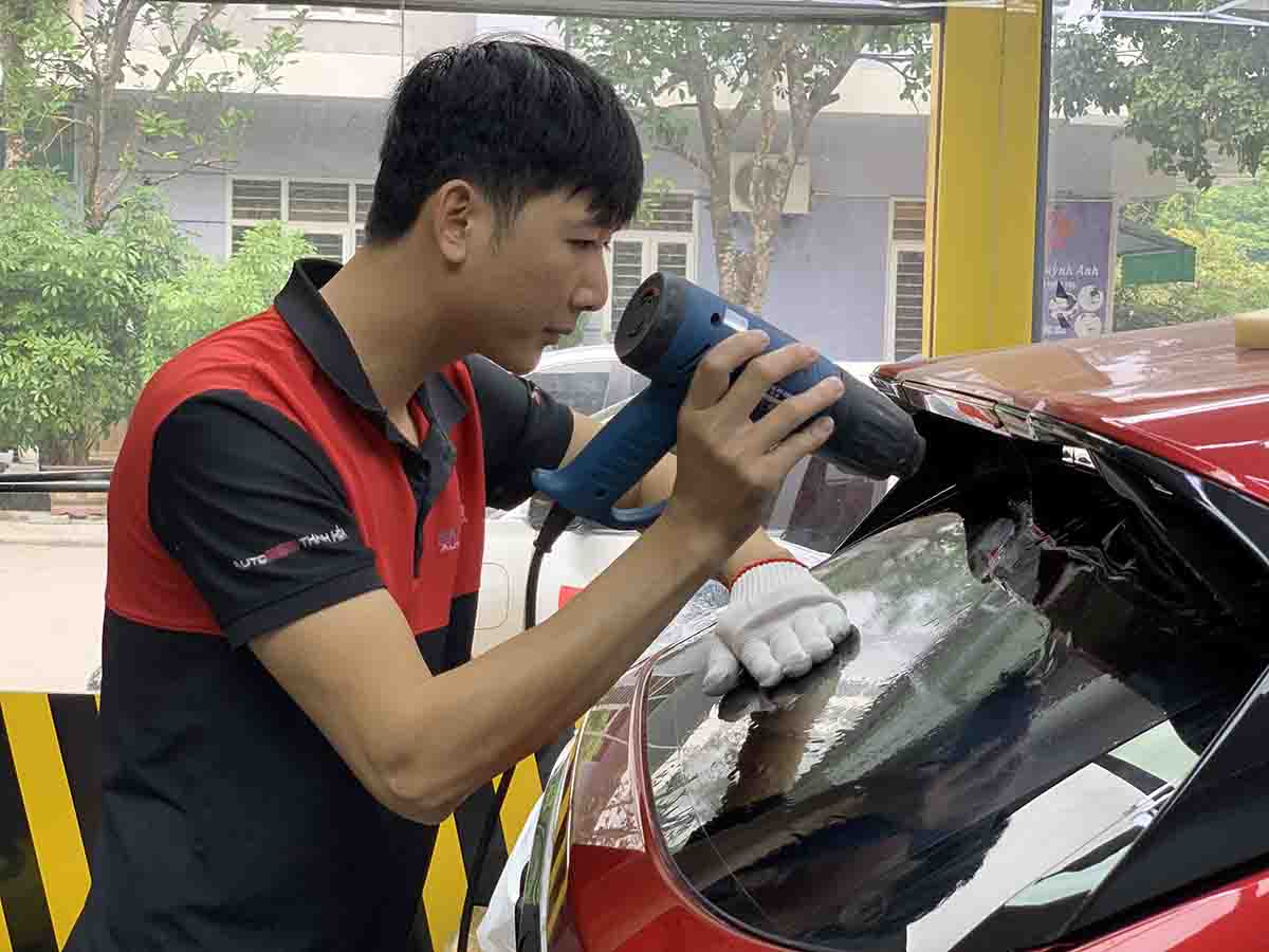 Dán Phim Cách Nhiệt V-KOOL Cho VinFast VF7 – Giải Pháp Tối Ưu Cho Sự Sang Trọng & Hiệu Suất dan phim cach nhiet v kool cho vinfast vf7 5