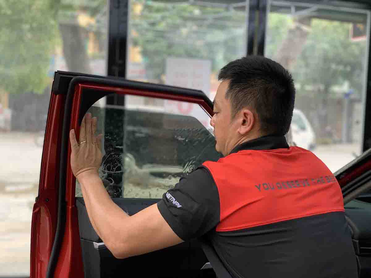 Dán Phim Cách Nhiệt V-KOOL Cho VinFast VF7 – Giải Pháp Tối Ưu Cho Sự Sang Trọng & Hiệu Suất dan phim cach nhiet v kool cho vinfast vf7 7