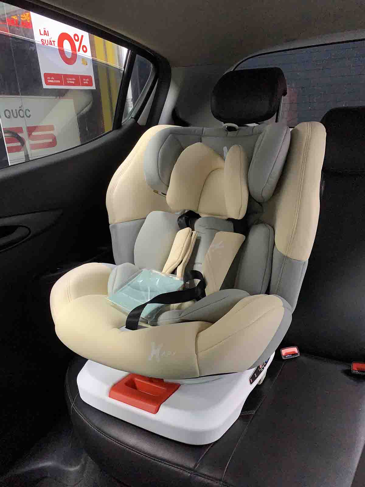 ghe ngoi o to tre em hapy q50 beige cho vinfast fadil 4