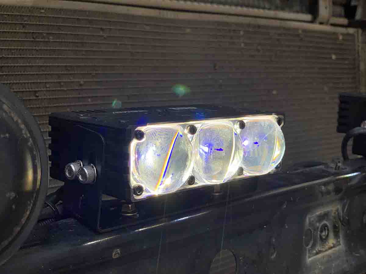 nang cap anh sang cho xpander 2025 voi den tro sang titan m30 ultra v2 5