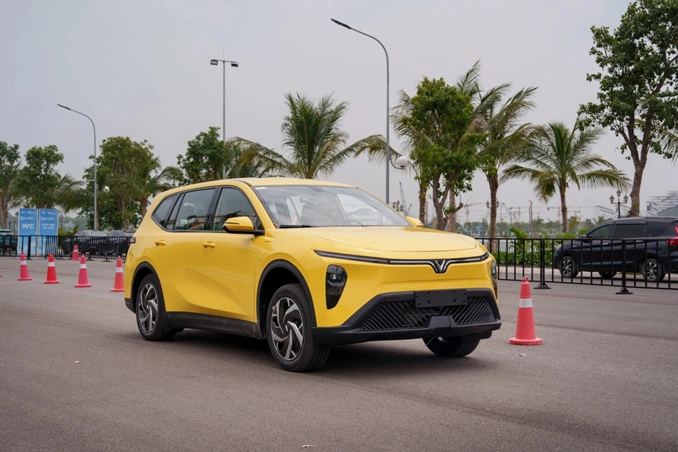 VinFast Limo Green Sắp Có Phiên Bản “Gia Đình” – Bổ Sung Hàng Loạt Trang Bị Cao Cấp ro tin vinfast limo green sap co phien ban gia dinh