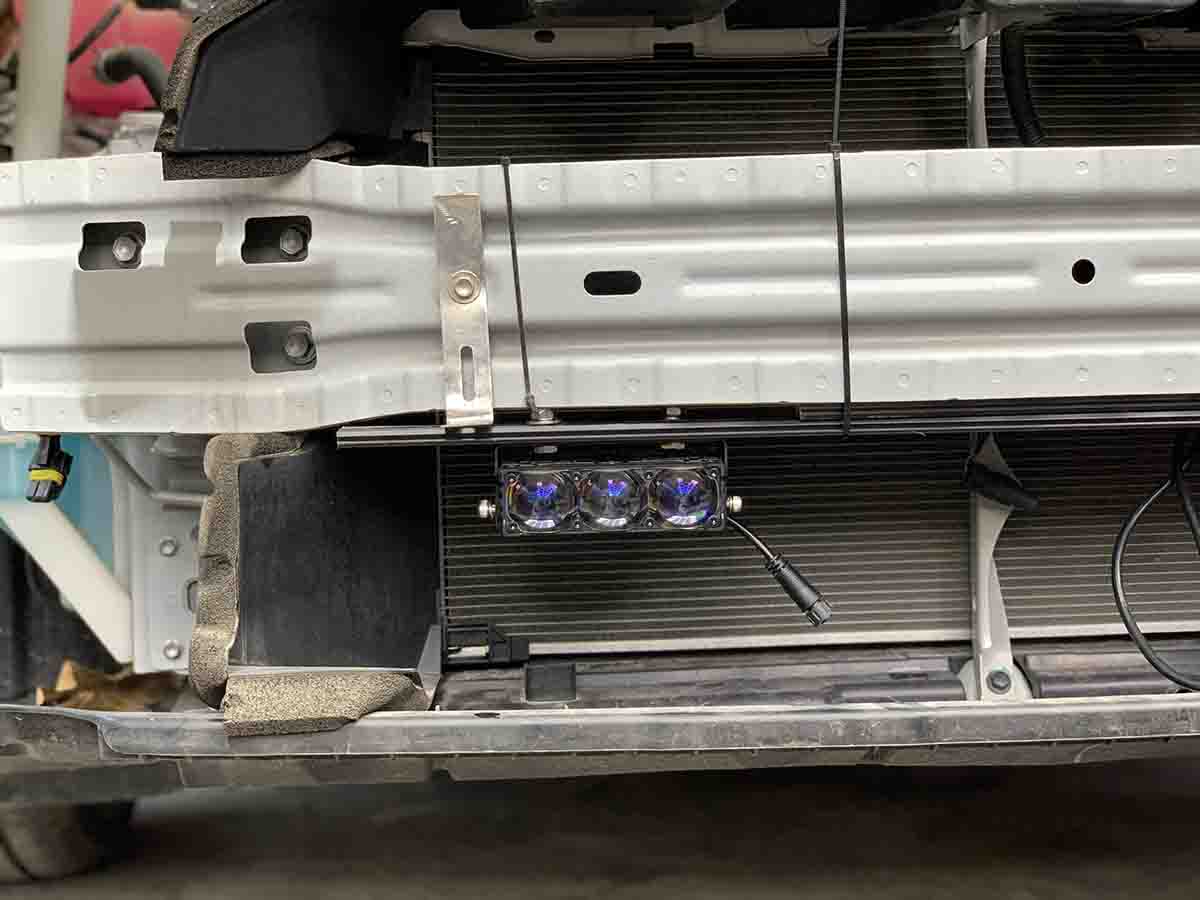 lap tro sang titan m30 ultra v2 cho toyota cross 2025 2