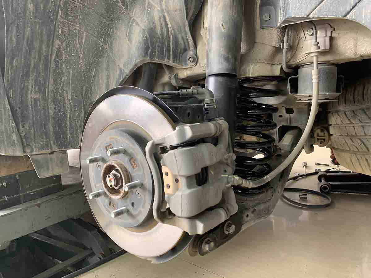 Dấu Hiệu Cần Thay Phuộc Xe Ô Tô Sớm