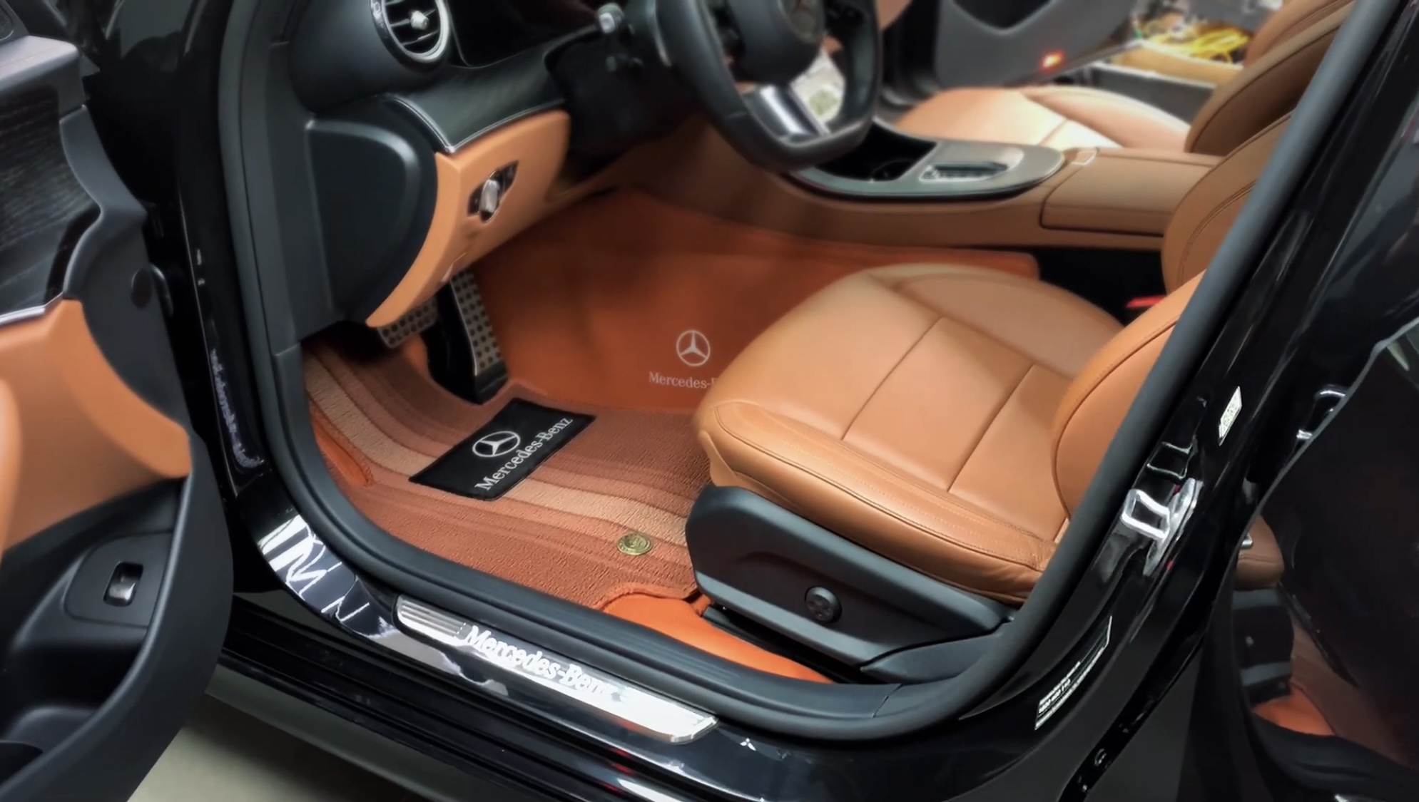 Thảm Lót Sàn 360 Cho Mercedes GLC 200