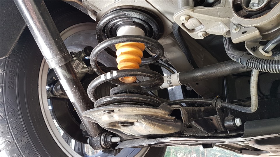 Những Dấu Hiệu Cần Thay Phuộc Xe Ô Tô Sớm Để Đảm Bảo An Toàn