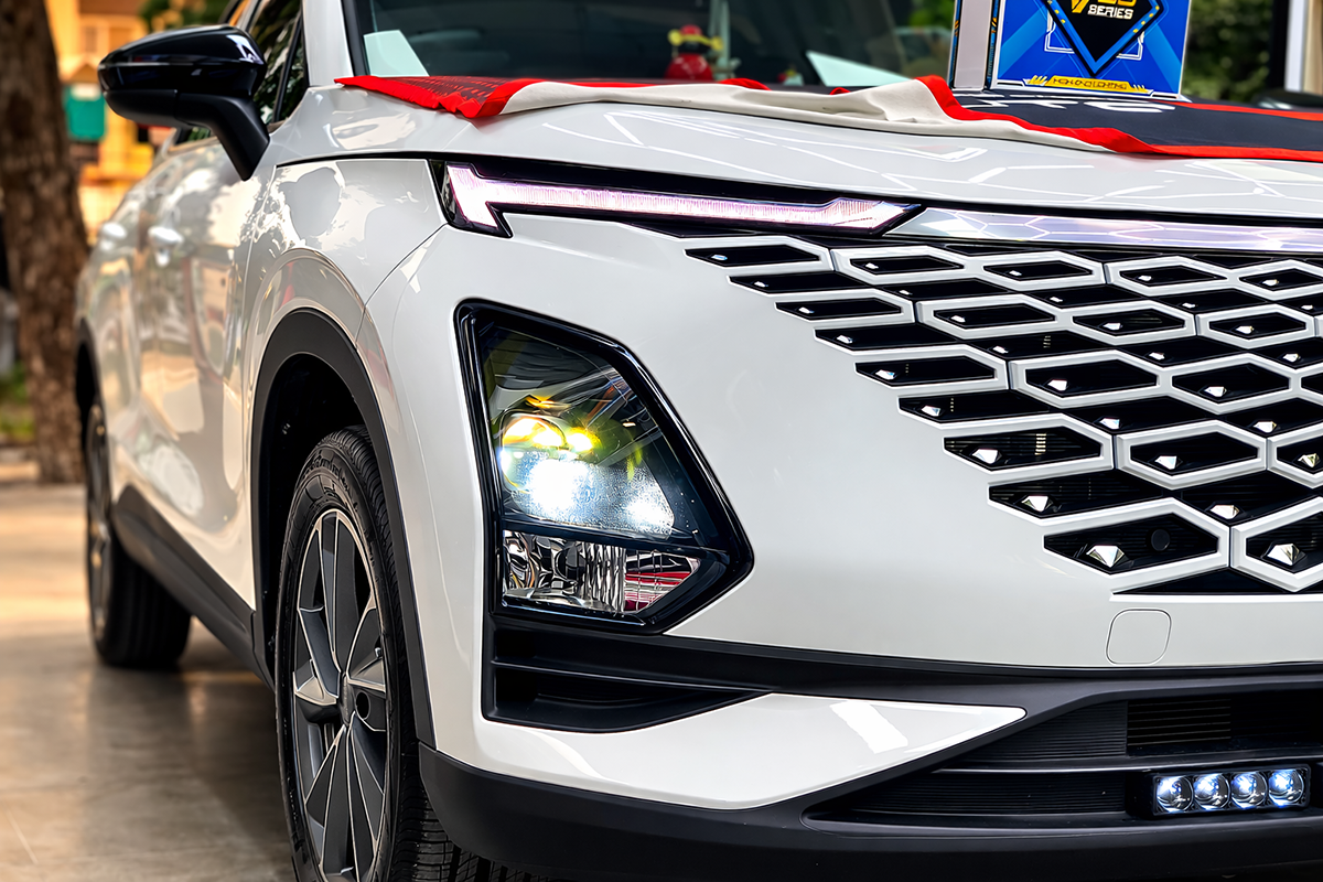 nang cap anh sang cho omoda c5 voi bi led x light v20 series 4