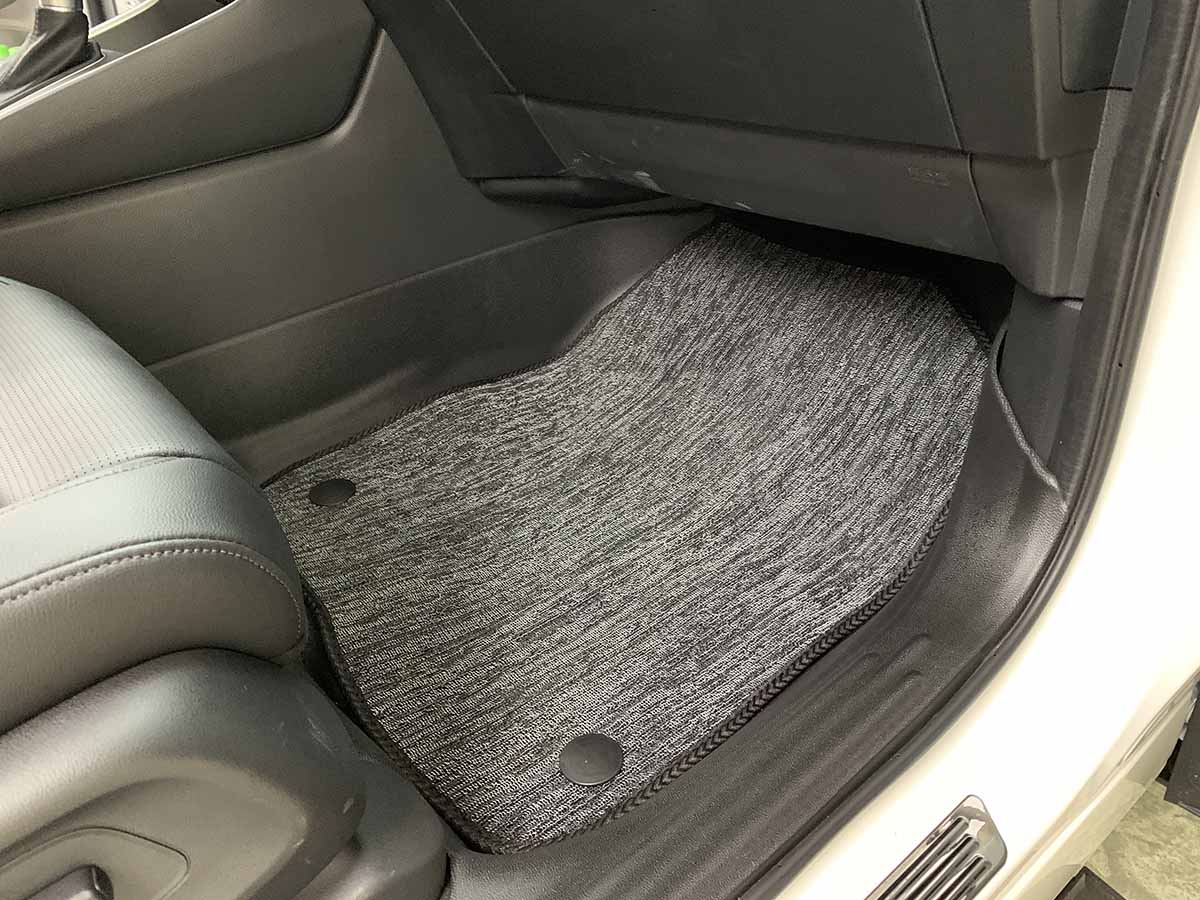 Thảm đúc Ncar cho Honda CRV – Giải pháp bảo vệ nội thất sạch sẽ, bền bỉ và thẩm mỹ tham duc ncar cho honda crv 4