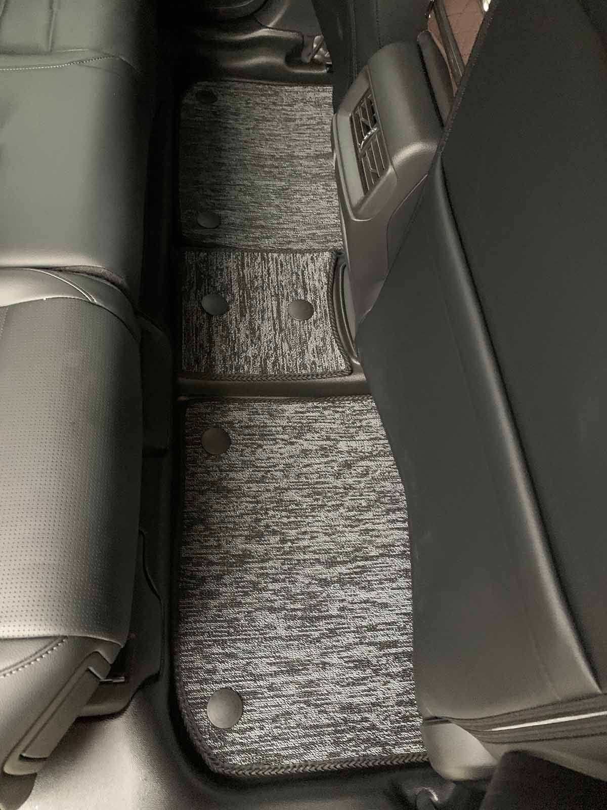 Thảm đúc Ncar cho Honda CRV – Giải pháp bảo vệ nội thất sạch sẽ, bền bỉ và thẩm mỹ tham duc ncar cho honda crv 6