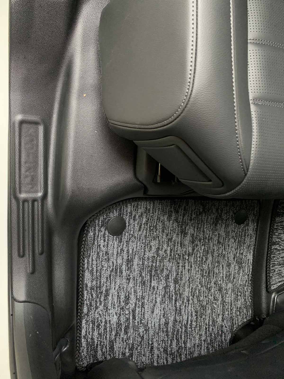 Thảm đúc Ncar cho Honda CRV – Giải pháp bảo vệ nội thất sạch sẽ, bền bỉ và thẩm mỹ tham duc ncar cho honda crv 8