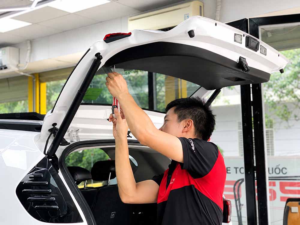 Lắp Đặt Cốp Điện Thông Minh Cho Kia Sonet 2023 – Nâng Tầm Tiện Nghi Cho Mỗi Hành Trình lap dat cop dien thong minh cho kia sonet 2023 4