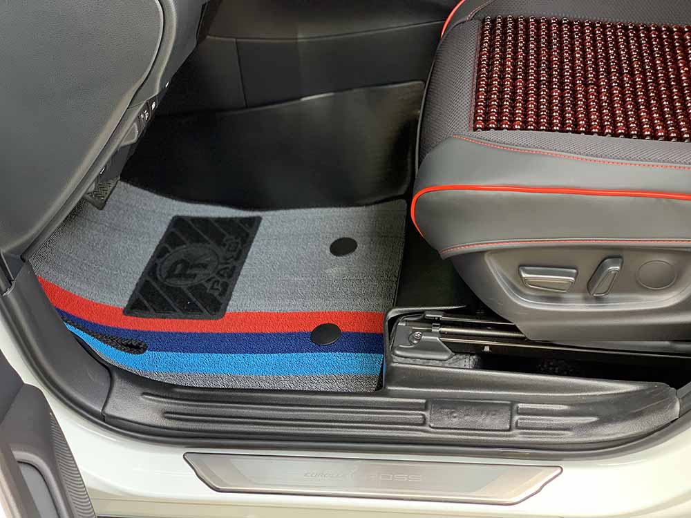 lap dat tham duc cho toyota cross 4