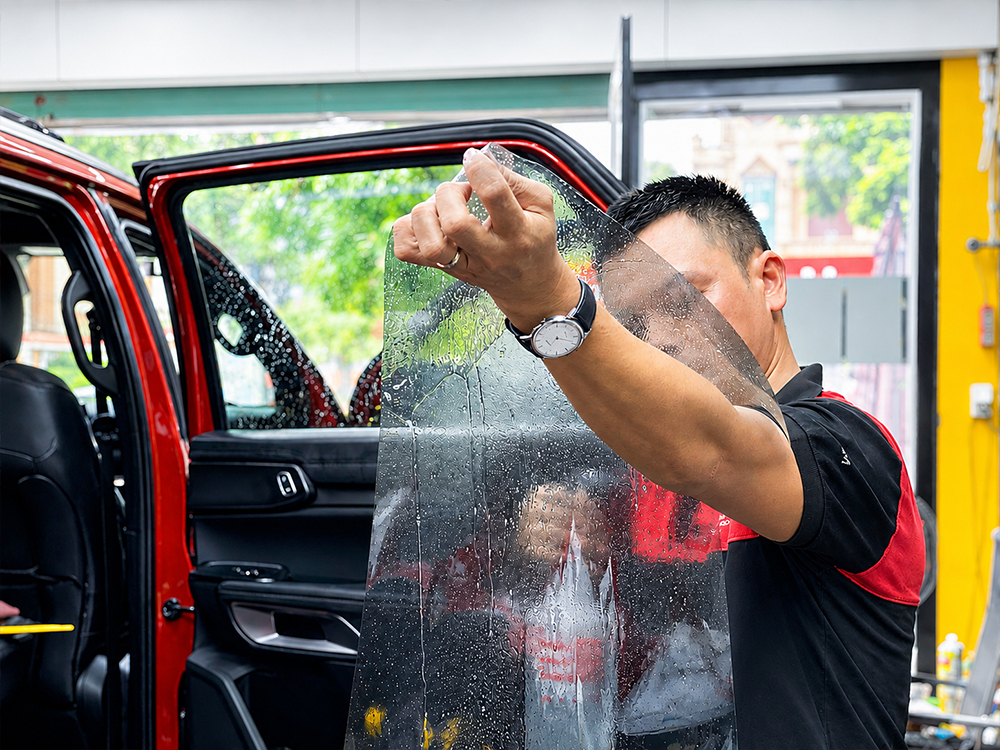 Dán phim cách nhiệt V-KOOL cho Ford Everest 2023 – Chống nóng vượt trội, bảo vệ trọn vẹn mọi hành trình dan phim cach nhiet v kool cho ford everest 2023 2