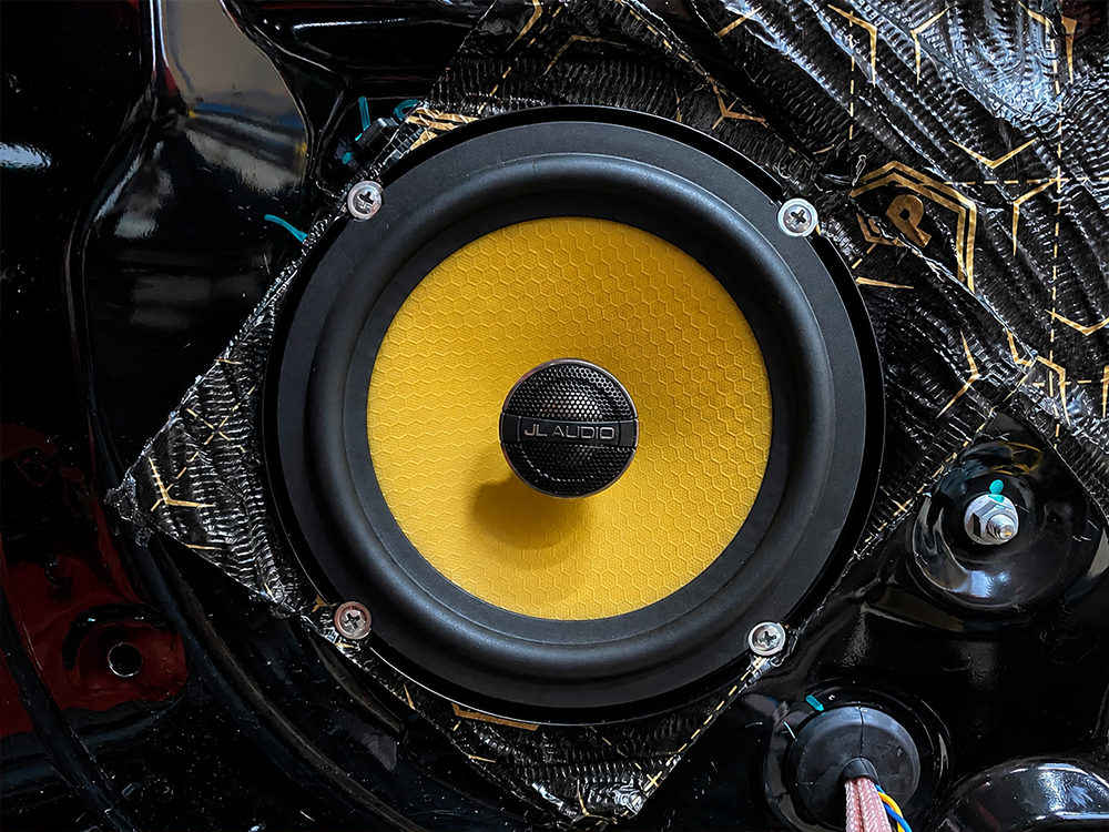 Nâng cấp loa cánh JL Audio cho VinFast VF2